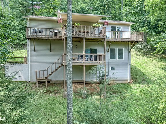3rd image of 290 Lakeridge Dr
