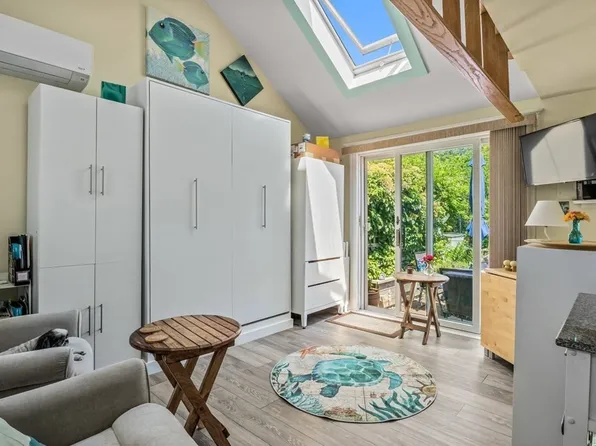 962 Commercial St Unit 9, Provincetown, MA 02657