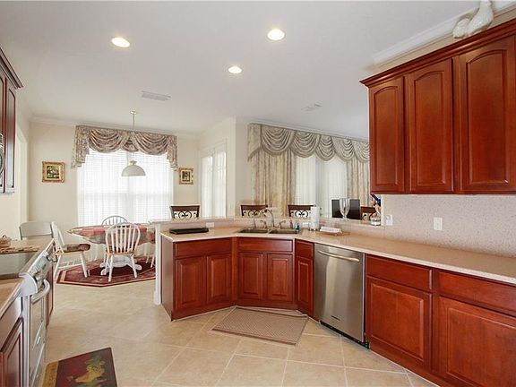 2nd image of 555 Shorehaven Dr