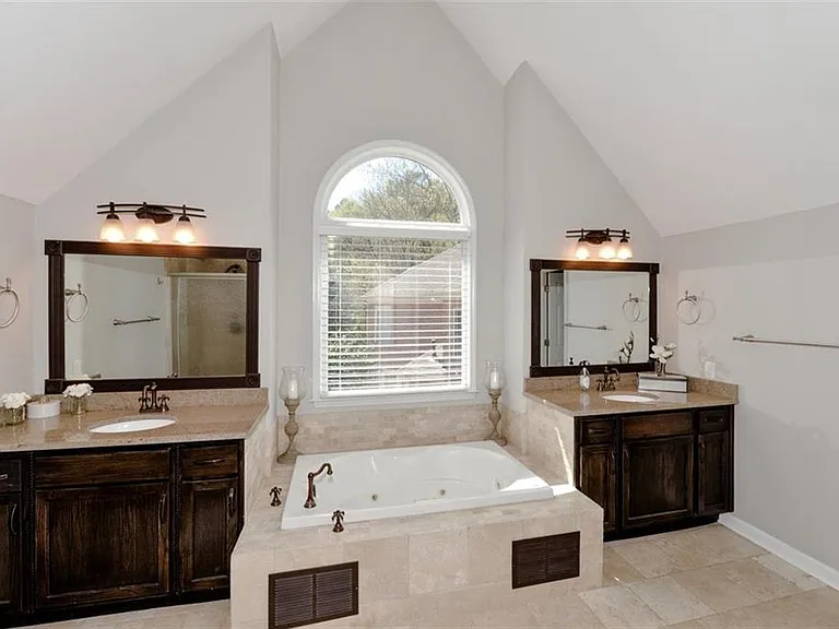 310 Windsor Gate Cv — Photo 40