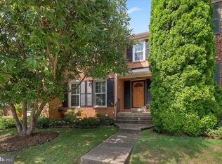 7252 Greentree Rd, Bethesda, MD 20817