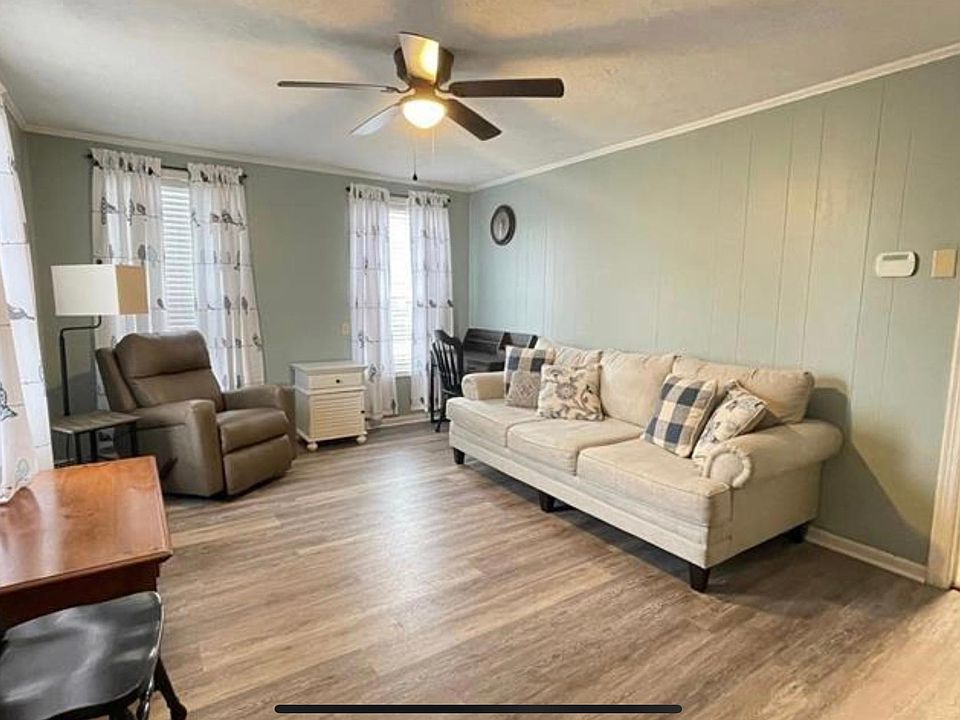 2nd image of 3918 Louisiana St