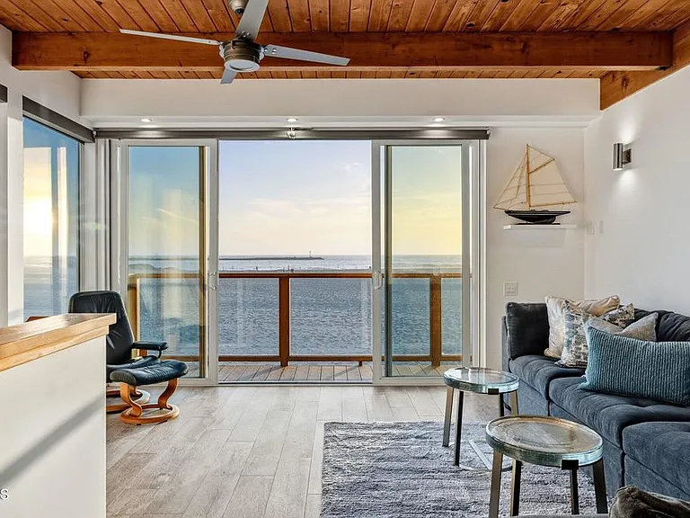 3373 Ocean Dr — Photo 32