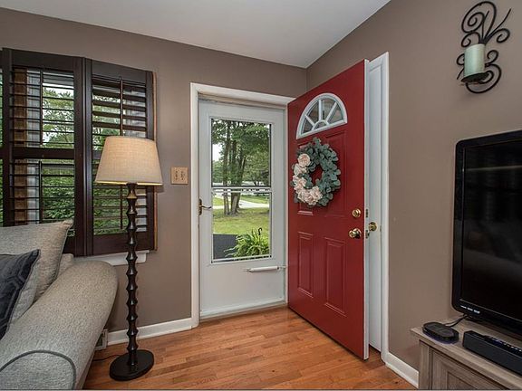4th image of 2471 Monica Dr