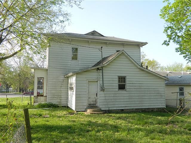 2nd image of 1523 E Broadway Blvd