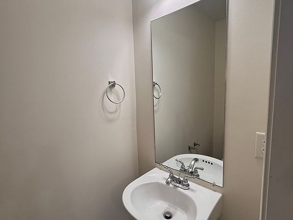 5th image of 6021 Cullen Dr