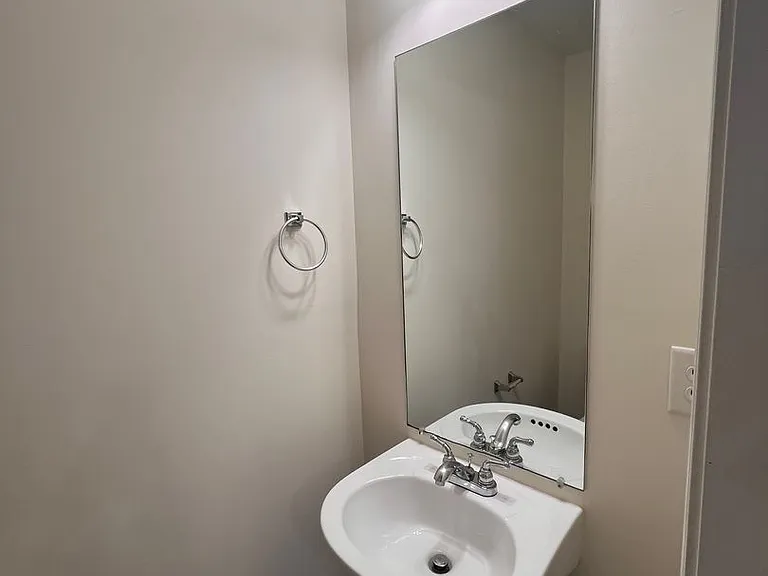 6021 Cullen Dr — Photo 5