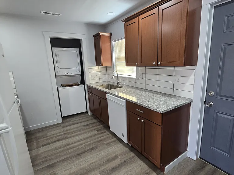 1659 W Crossland St #1659 — Photo 6
