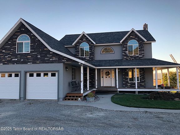3rd image of 115 Molly Ln