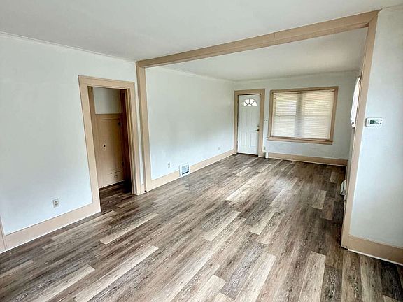 3rd image of 2554 Swayze St