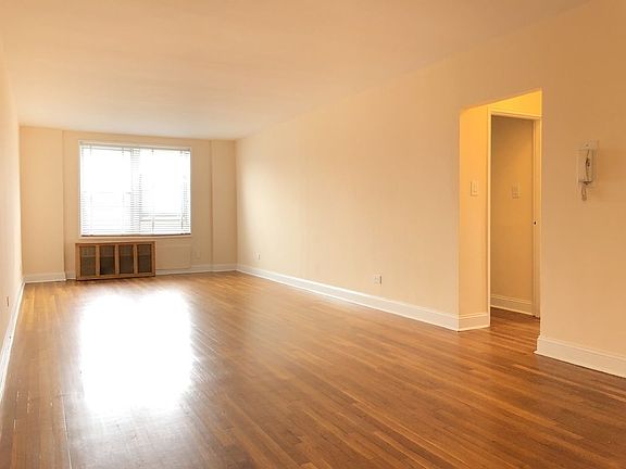 3rd image of 14210 Roosevelt Ave APT 623