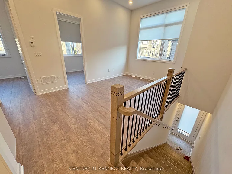 35 Golden Fern St #COACH HOUSE — Photo 9