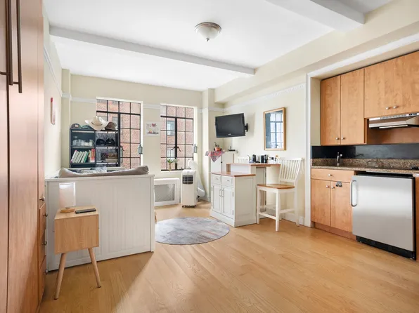 25 Tudor City Place image 1 of 9