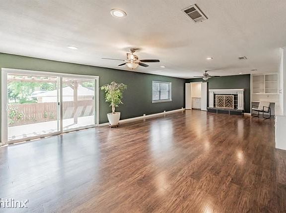 4th image of 210 E Kenwood Dr #R