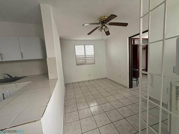 3rd image of 8 Calle Sq #1403