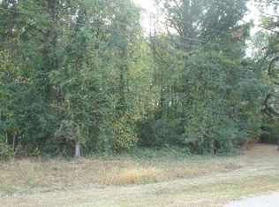 1060 Twin Pines Cir, Greensboro, GA 30642