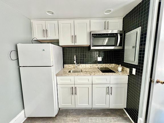3rd image of 300 S 12th St #402