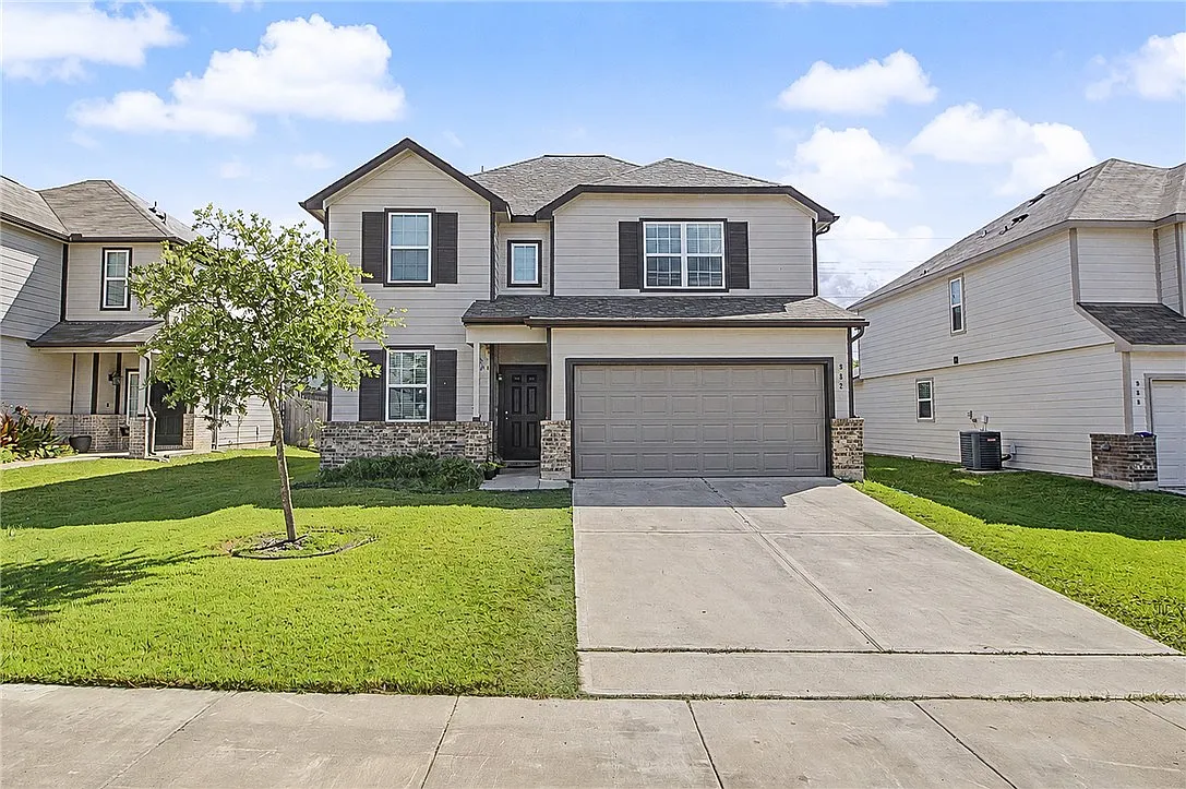 4 bed, 2.5 bath, 2246 sqft, $2,300 — Photo 1