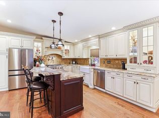 406 Colonial Park Dr, Springfield, PA 19064