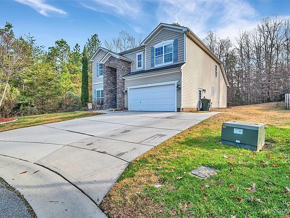 2nd image of 827 Campcreek Pl