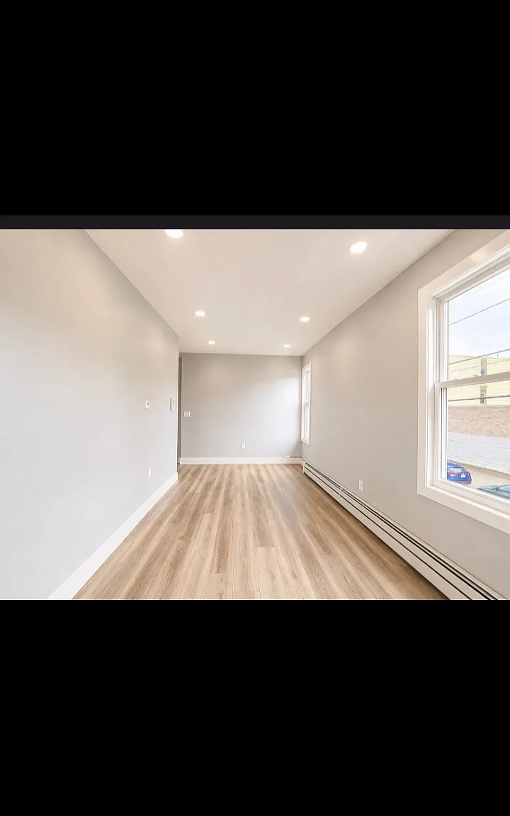 3 bed, $2,550 — Photo 2