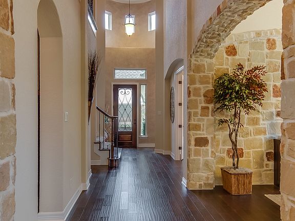 4th image of 942 Woodland Oaks