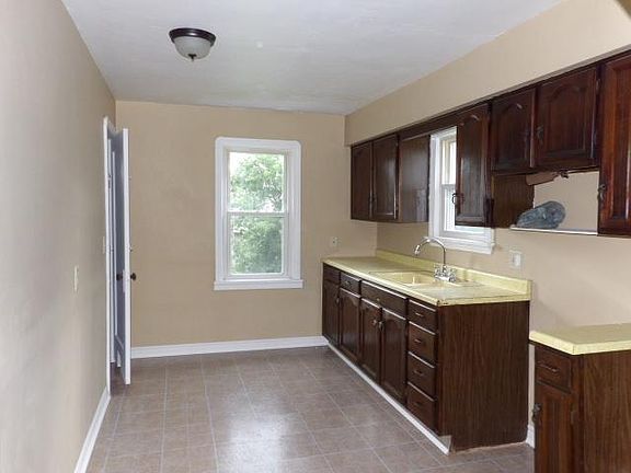 4th image of 1728 Wellington Ave