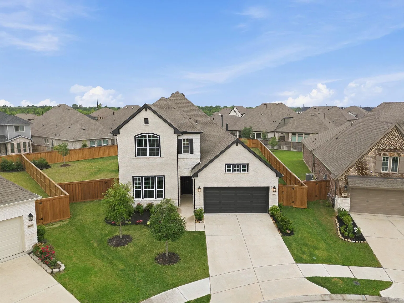 4 bed, 4.5 bath, 2927 sqft, $4,200 — Photo 2