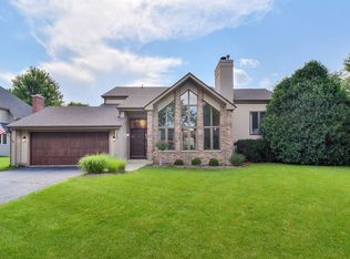 370 Westhaven Cir, Geneva, IL 60134
