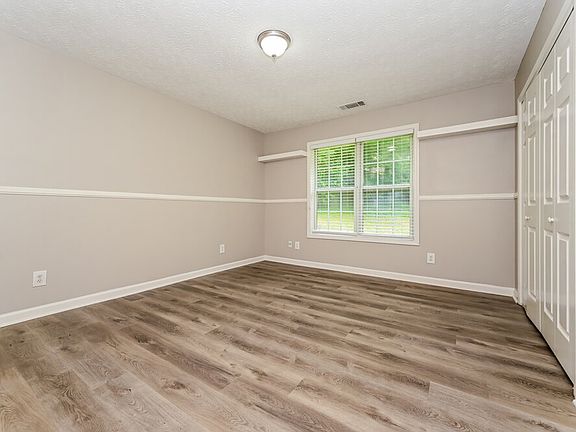 4th image of 452 Grove Hill Dr
