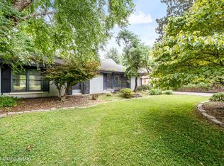 3207 Chickadee Rd, Audubon Park, KY 40213