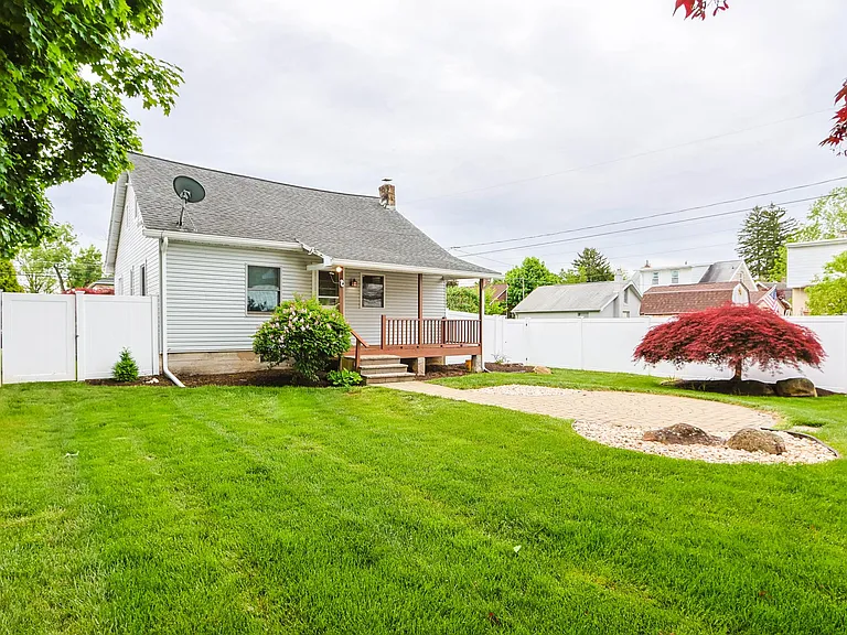 2037 Brown St — Photo 24