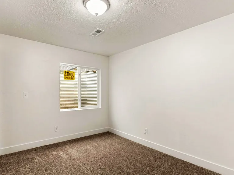 849 N 210 W — Photo 13