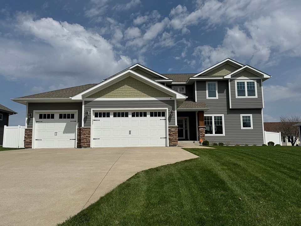 1st image of 210 Hickory Ln NE