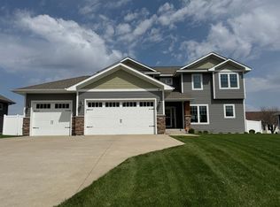 210 Hickory Ln NE, Owatonna, MN 55060