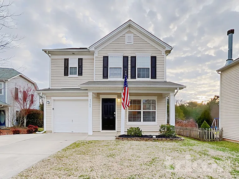 4560 Stone Mountain Dr — Photo 2