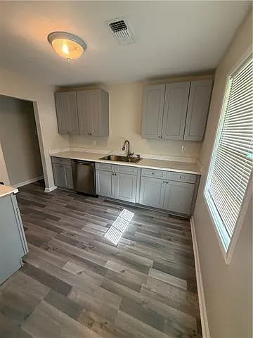 3 bed, 1.0 bath, 1300 sqft, $1,700 — Photo 3