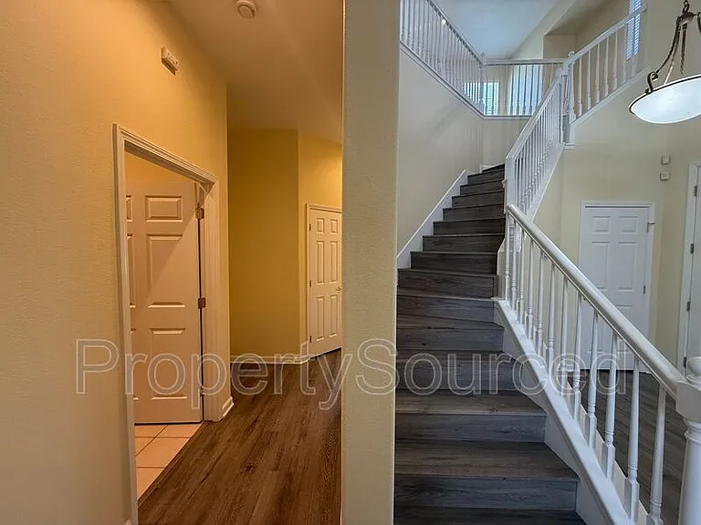 1633 Sparrowhawk St — Photo 24