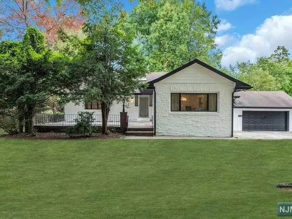 49 Knickerbocker Rd, Cresskill, NJ 07626