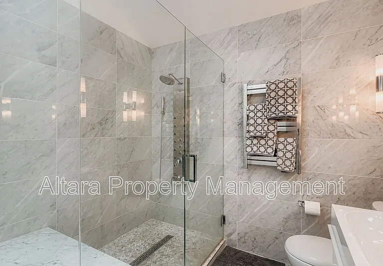 287 S Holly St — Photo 9