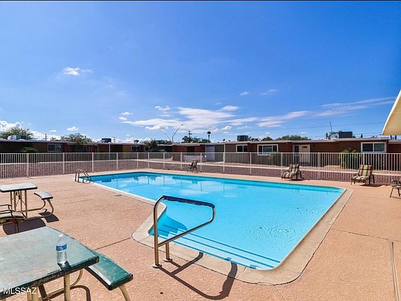 Community pool