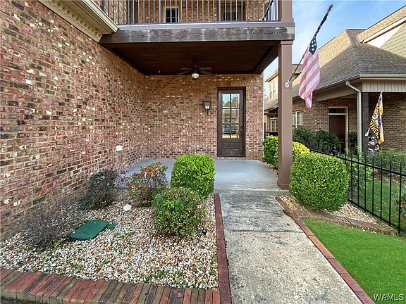 3rd image of 2530 McLean Cir