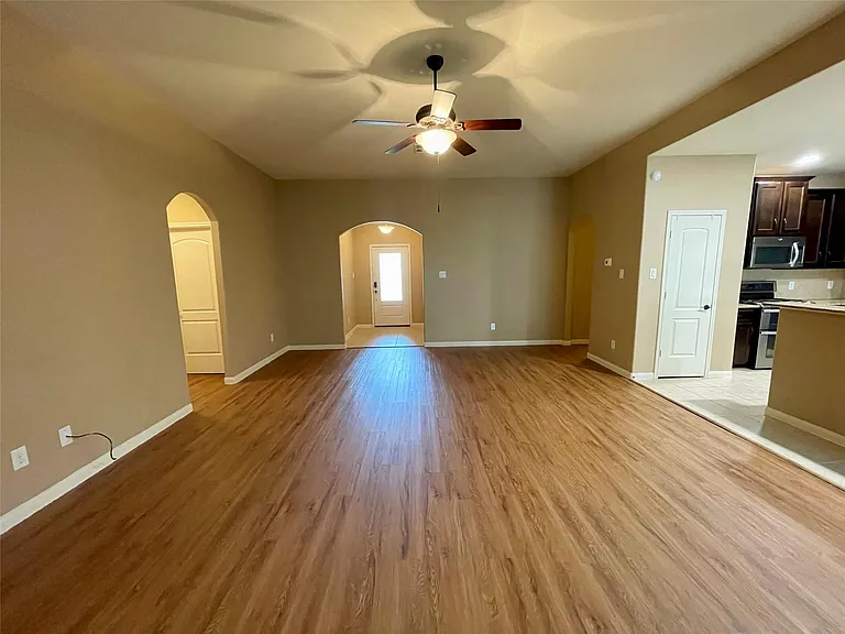 2035 Borthwick Ln — Photo 8