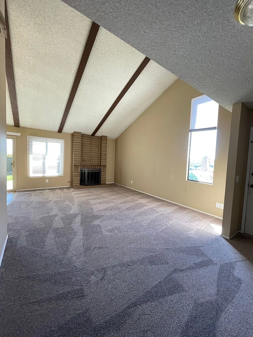 Building Photo - 3920A Mesa Circle Dr #M39200-A