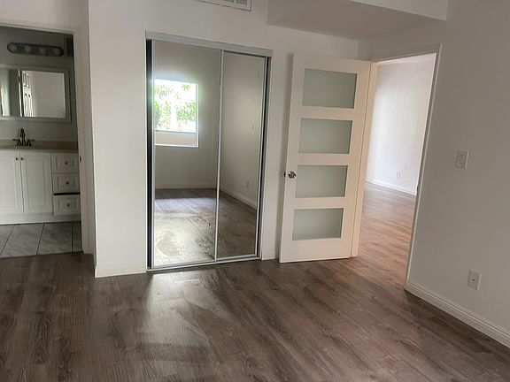 2nd image of 125 N Doheny Dr #402