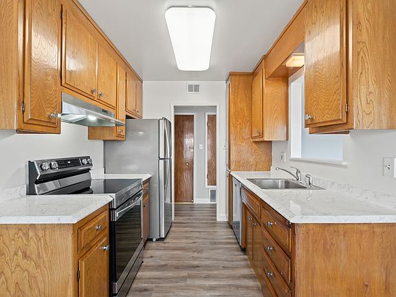 5th image of 2323 Flores St #303