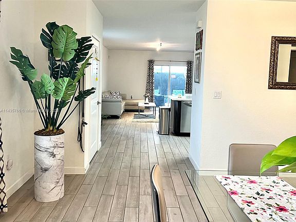 2nd image of 561 NE 6th Pl