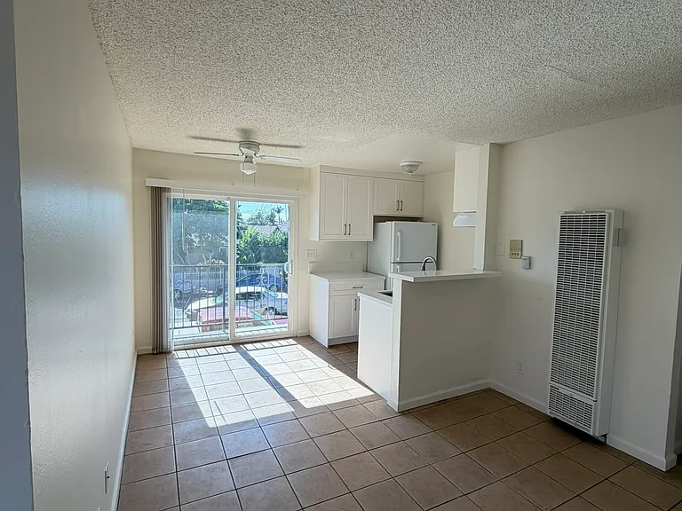 828 N Neptune Ave #4 — Photo 4