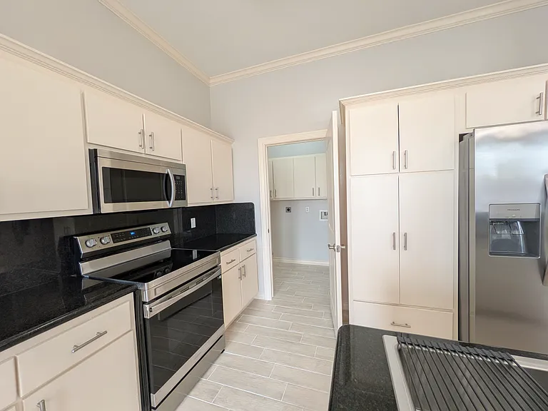 3432 Midtown Cir — Photo 8