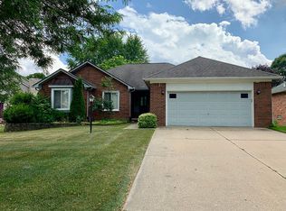 210 Windrift Ln, Rochester Hills, MI 48307